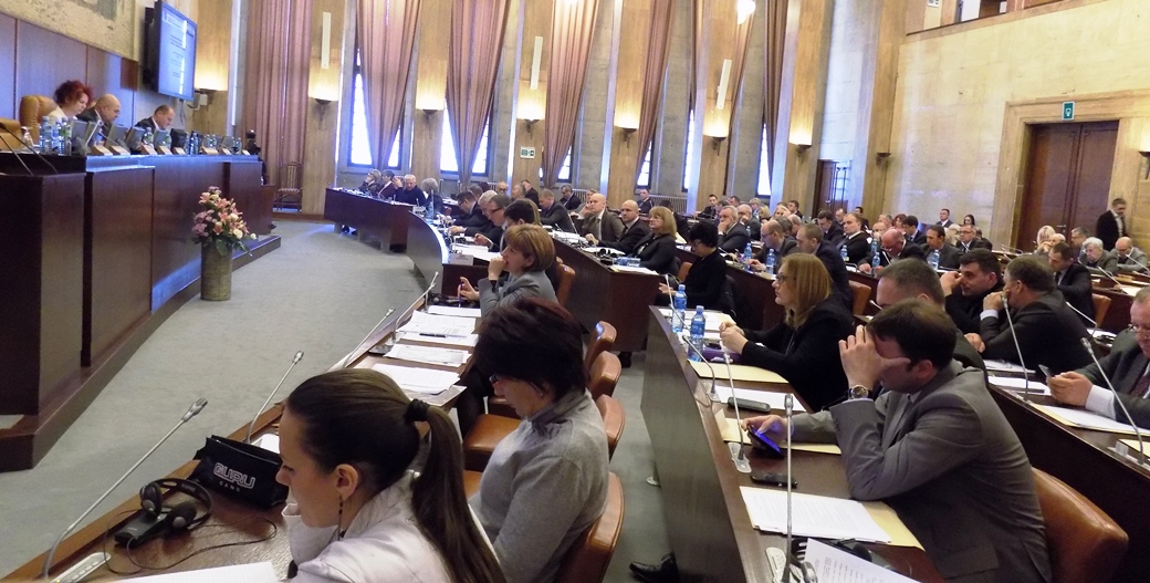 Покрајински поосланици на седници у Скупштини АП Војводине