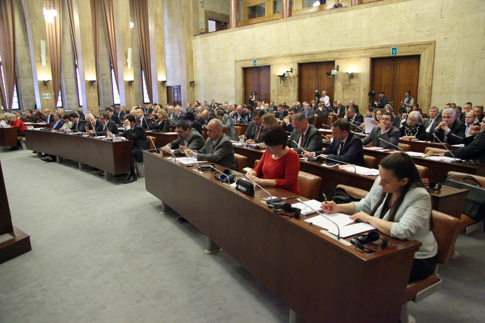 Poislanice i poslanici Skupštine AP Vojvodine na sednici 