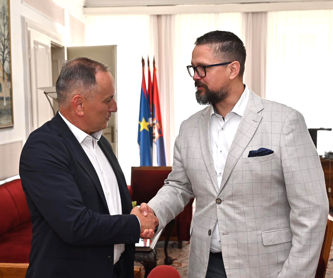 Juhas primio u oproštajnu posetu ambasadora Mađarske