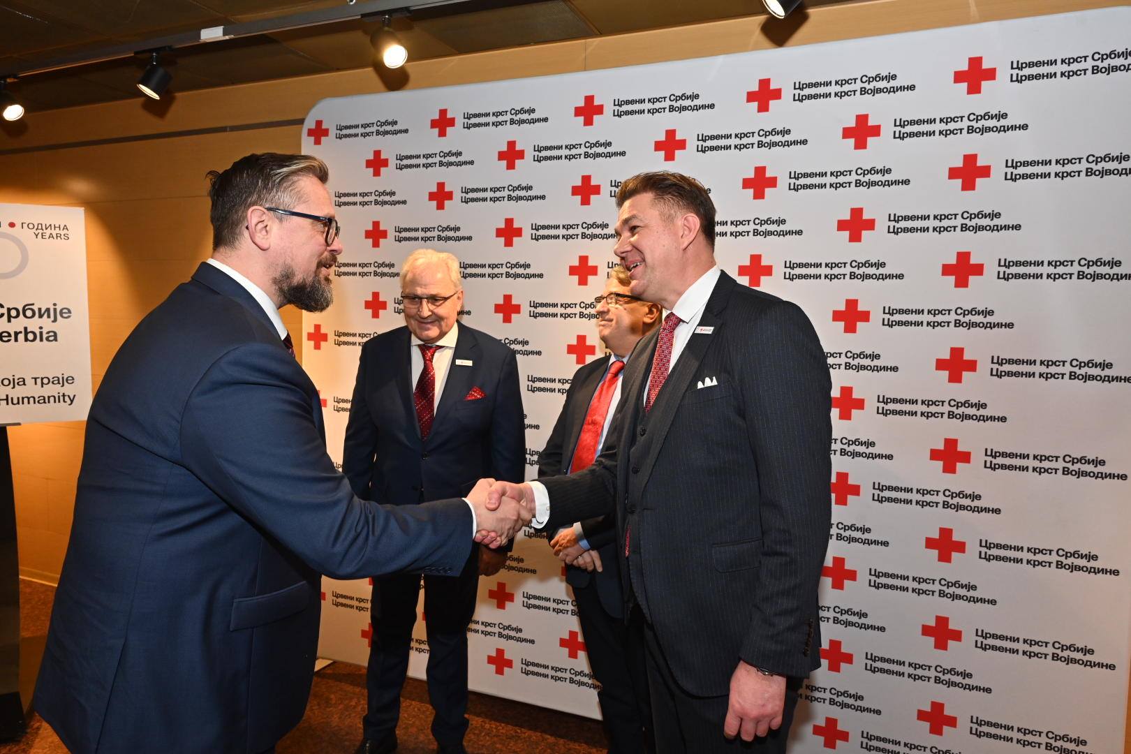 Predsedovia Juhász a Gojković na oslavách 150. výročia Červeného kríža Srbska