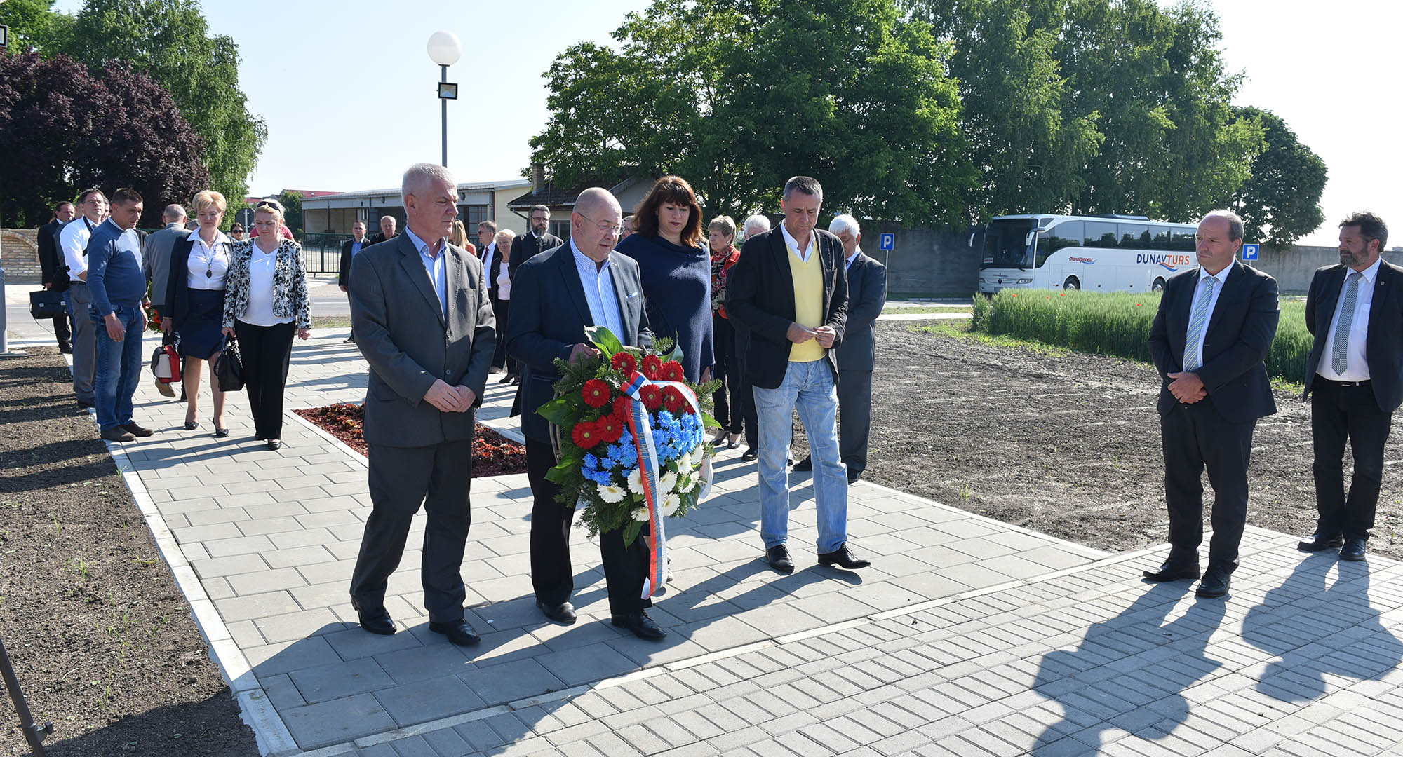 Положени венци на Спомен-обележја Подунавским Швабама у Бачком Јарку